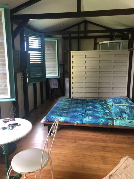 Charmant Bungalow Avec Piscine Saint-Joseph Exterior foto
